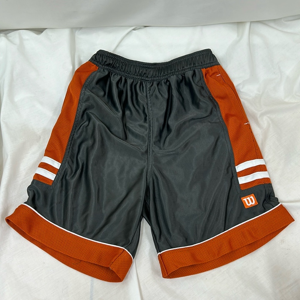 Wilson Boys Basketball Sports Shorts Size M (10/12)